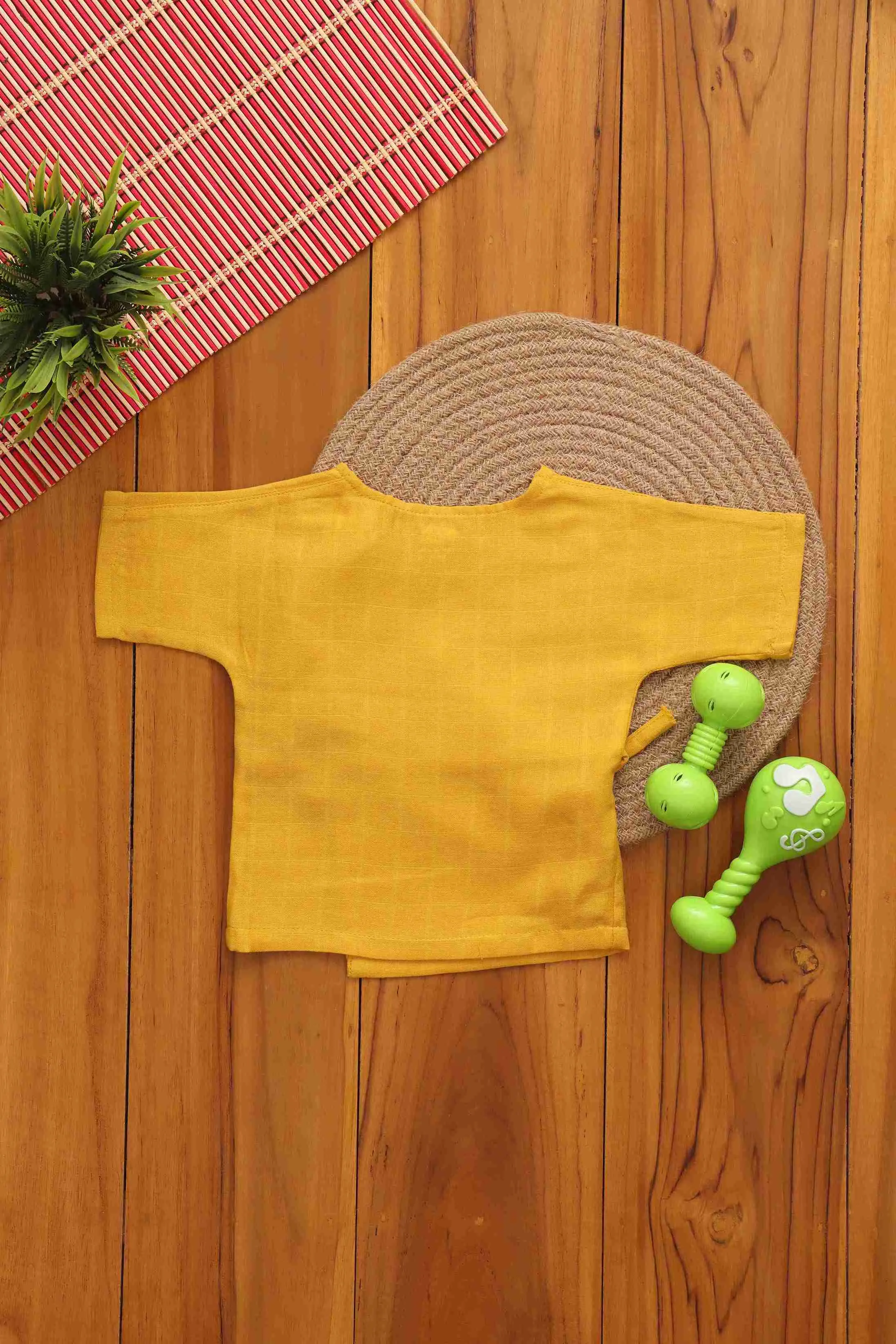 Elegant Solid Colored Muslin Kimono for Babies - Vibrant Comfort