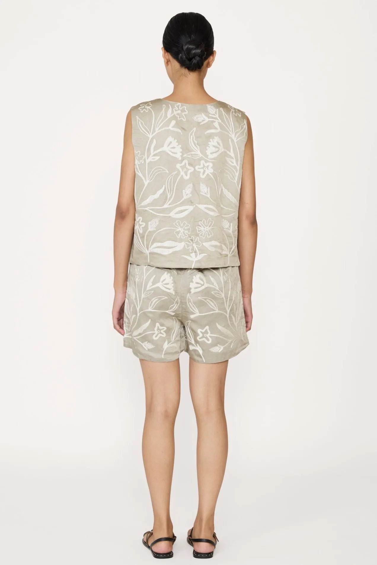 Embroidered Short - Putty Flora