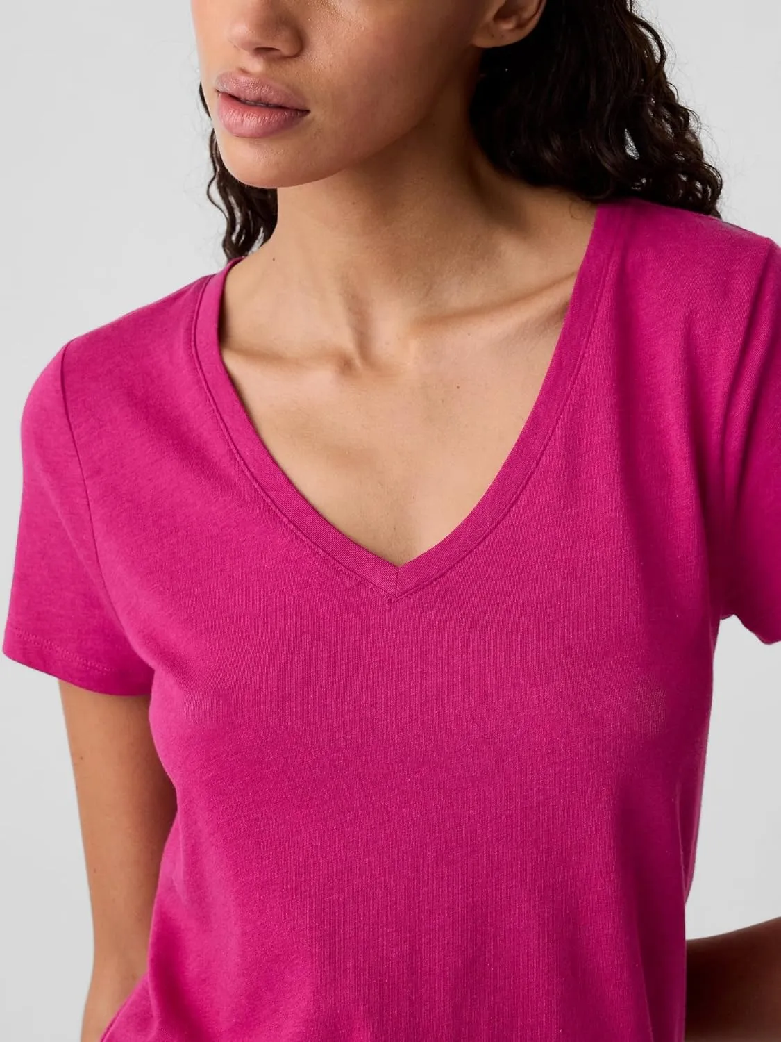 GAP Women's Favorite V-Neck Tee T-Shirt
