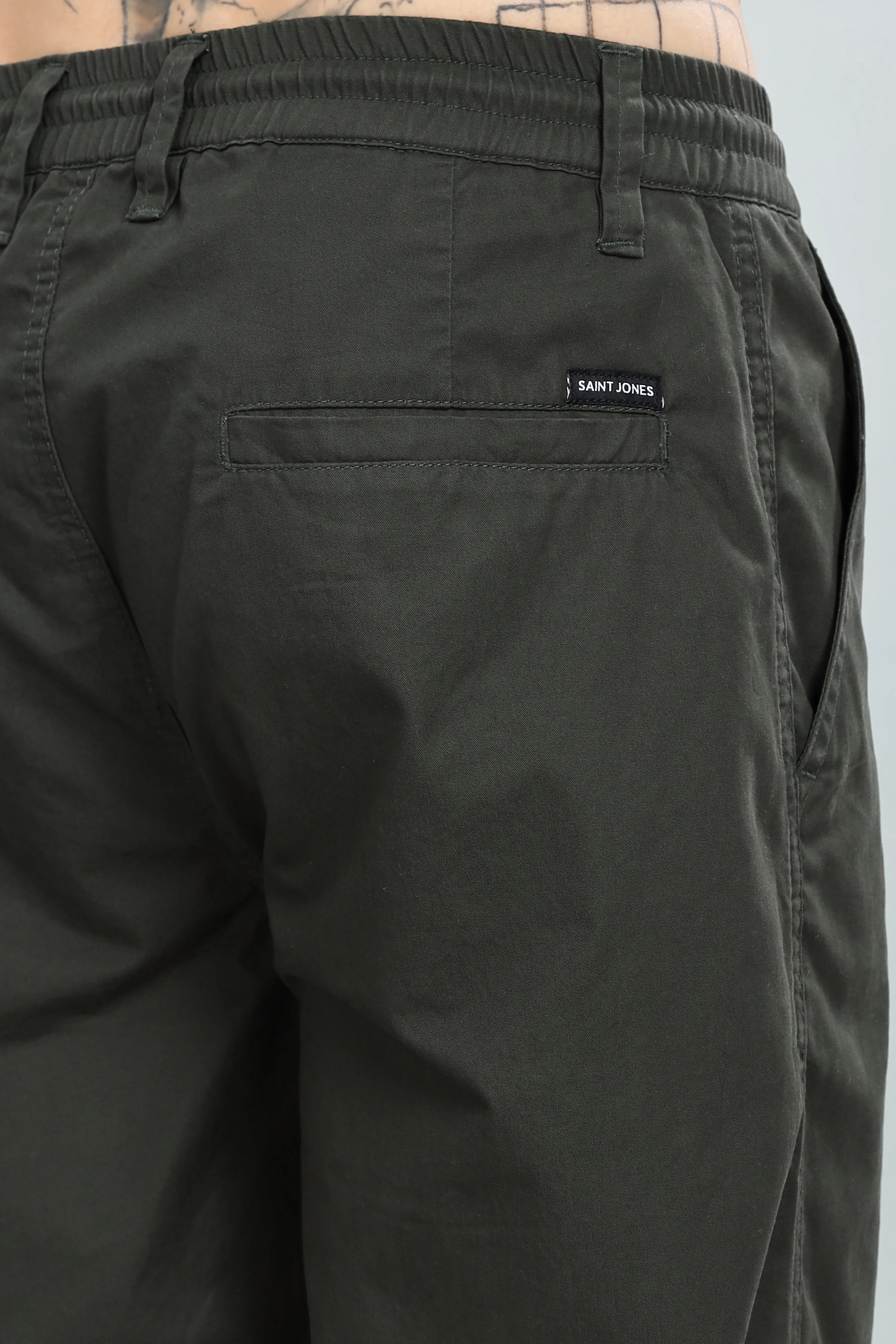 SAINTJONES GREEN STRAIGHT PANTS.