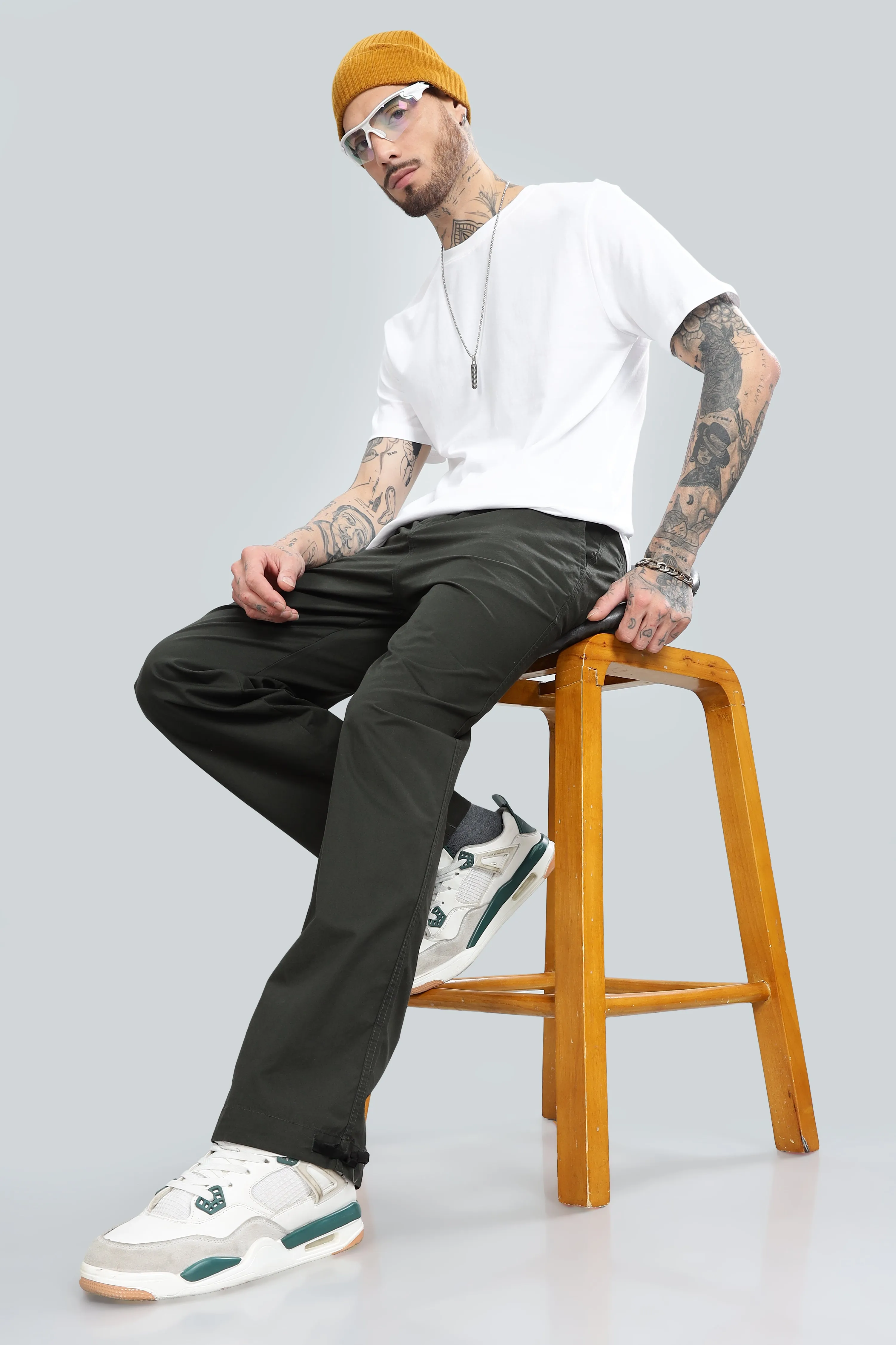 SAINTJONES GREEN STRAIGHT PANTS.