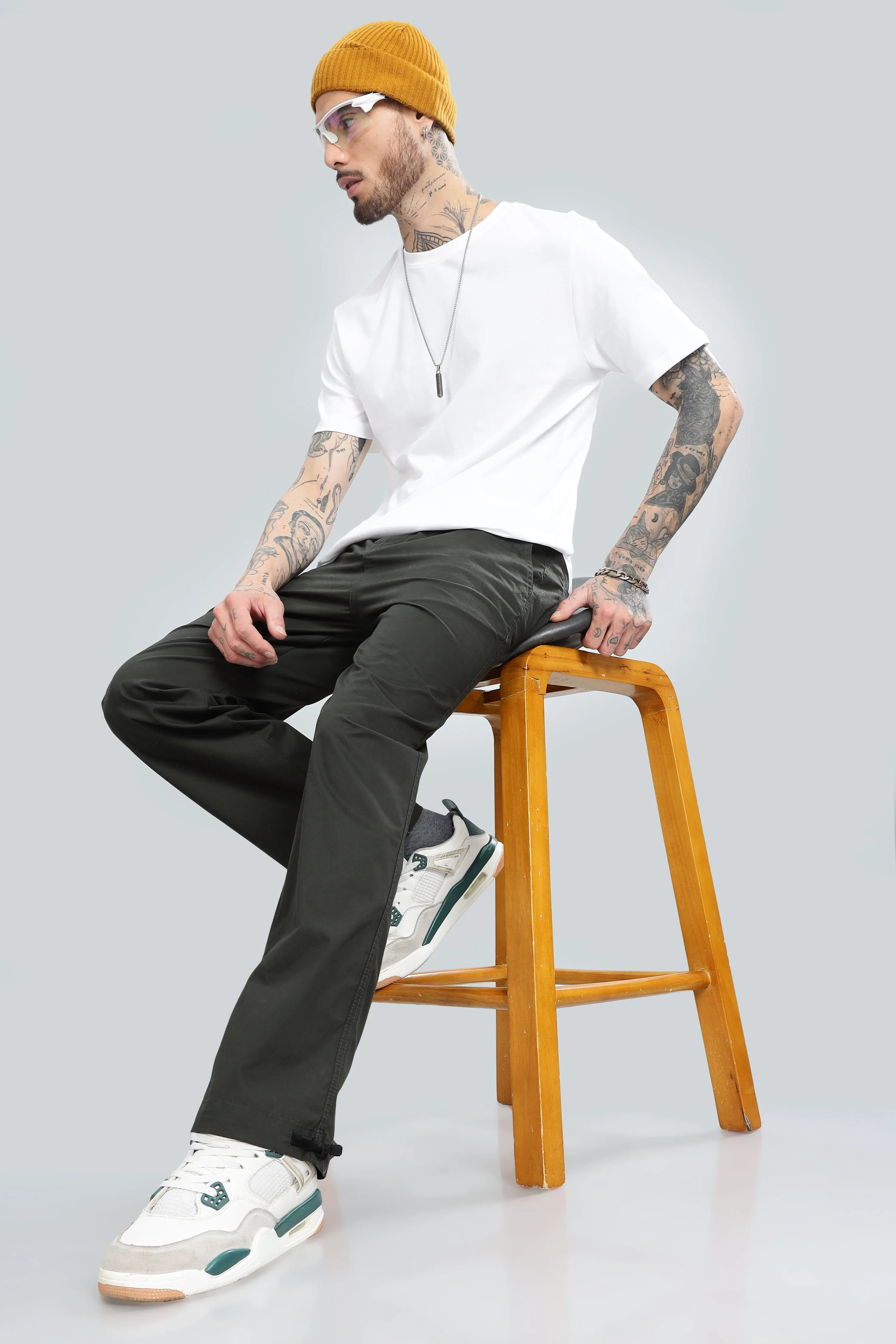 SAINTJONES GREEN STRAIGHT PANTS.