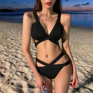Small-Busted Sexy Three-Piece Bikini and Black Separates with Strap Swimwear